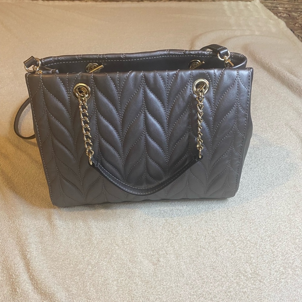 COPY - Kate Spade Silver Quilted Shoulder Bag with Gold hardware - Picture 10 of 13